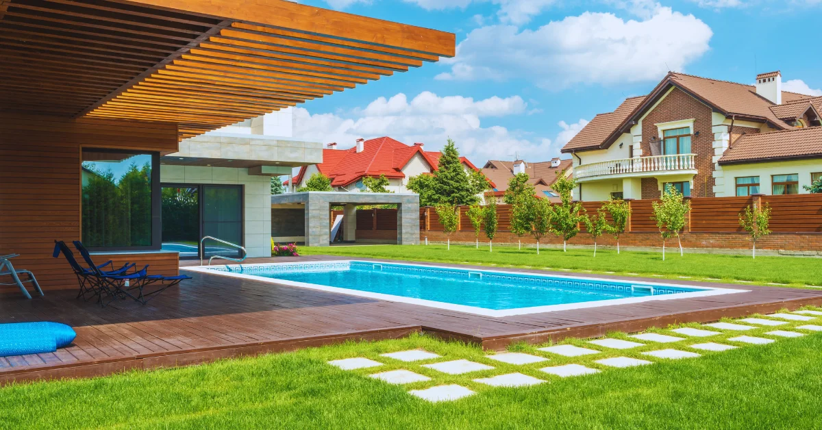 How to Choose the Right Swimming Pool Design for Your Home